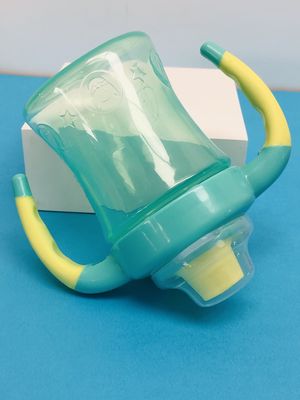 非BPAの自由な6か月を7オンスの赤ん坊の転移のコップこぼしなさい