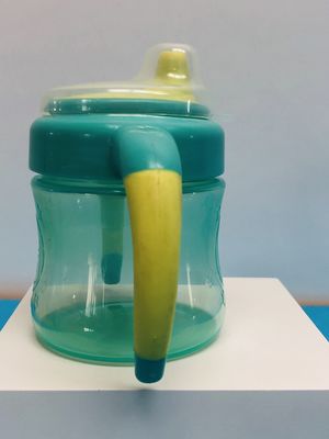 150ml BPAの自由な9か月6人のオンスの男の子のSippyのコップ