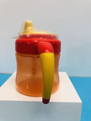 非9か月150ml PPを6オンスの赤ん坊のSippyのコップこぼしなさい